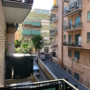 https://the-royals.it-romehotels.com